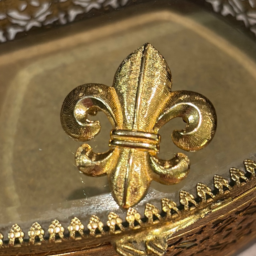 Vintage 80’s Anne Klein Gold Fleur De Lis Textured Brooch